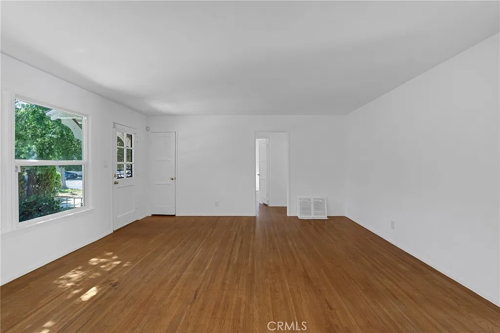 2 bed, 1100 sqft, $2,625 — Photo 4