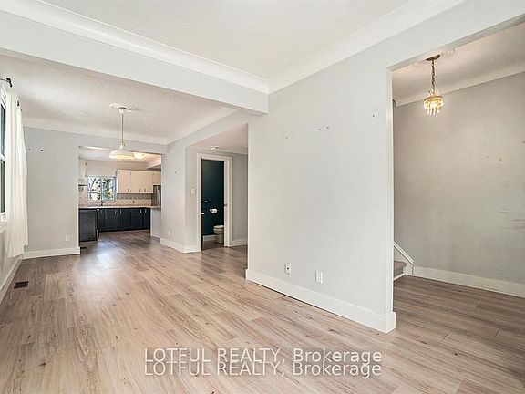4th image of 11 Champagne Ave S