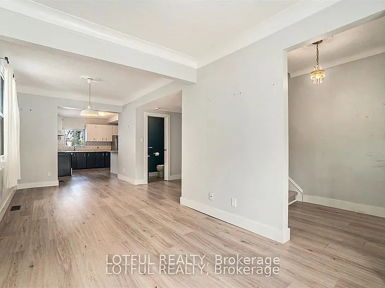 11 Champagne Ave S — Photo 4