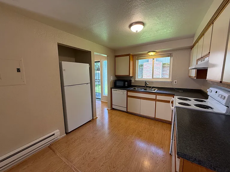 2706 W Modoc Ct — Photo 5
