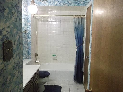 4th image of 821 Fitzhenry Ct