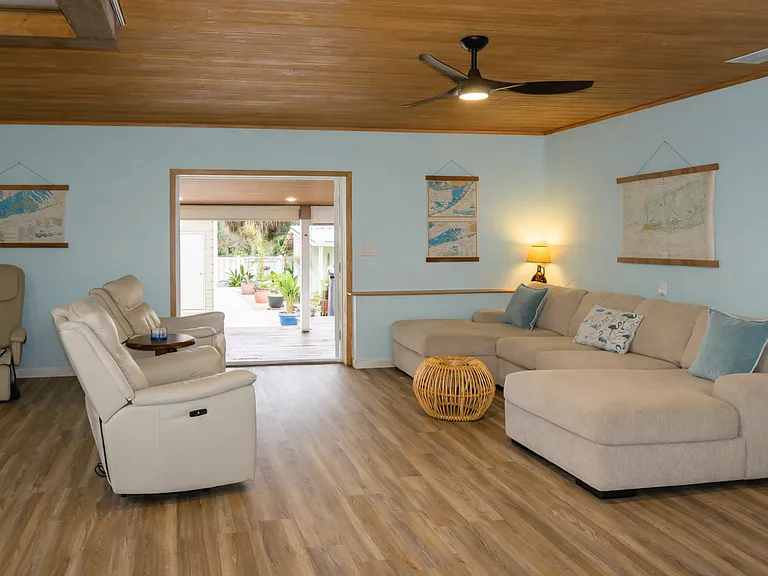 3052 Charles Way — Photo 3