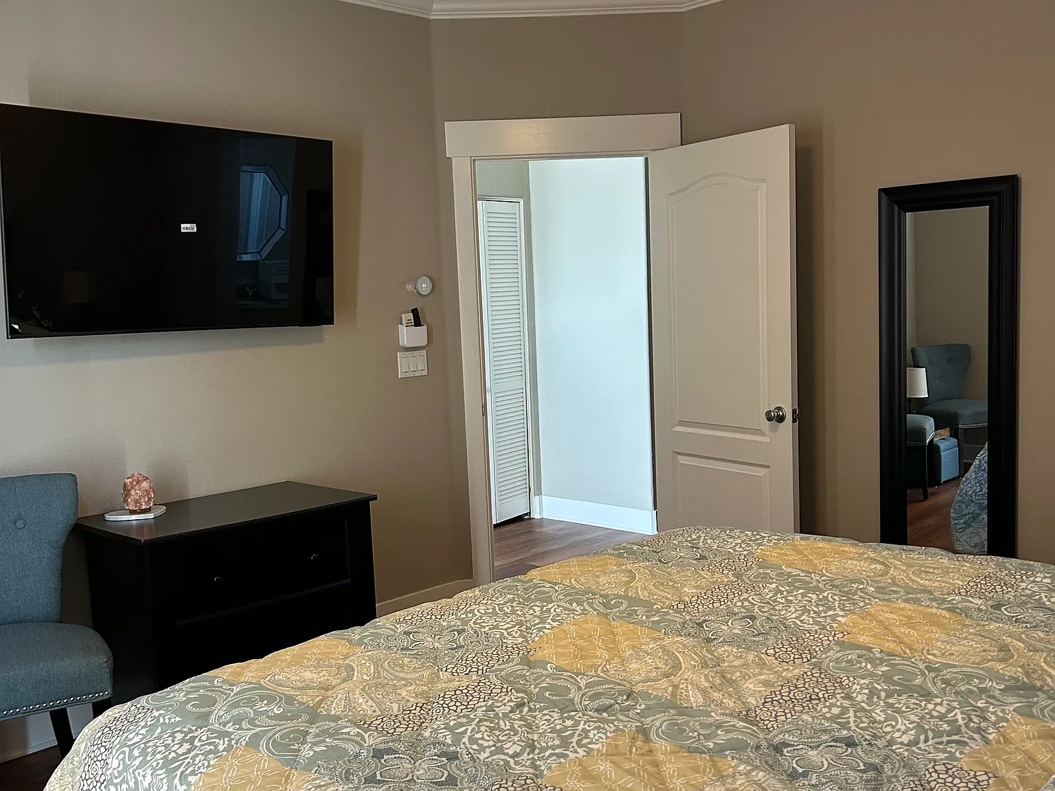 3 bed, 2.5 bath, 1810 sqft, $6,000 — Photo 3
