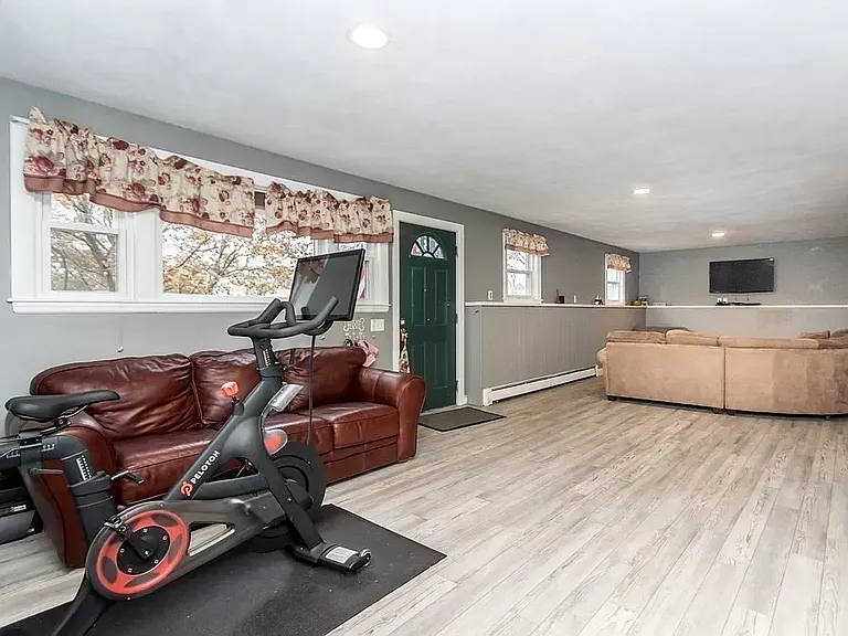 170 Ravenswood Rd — Photo 24