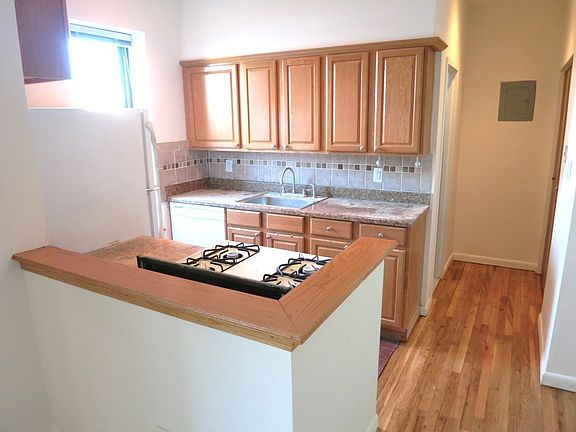 3rd image of 297 13th St #3A