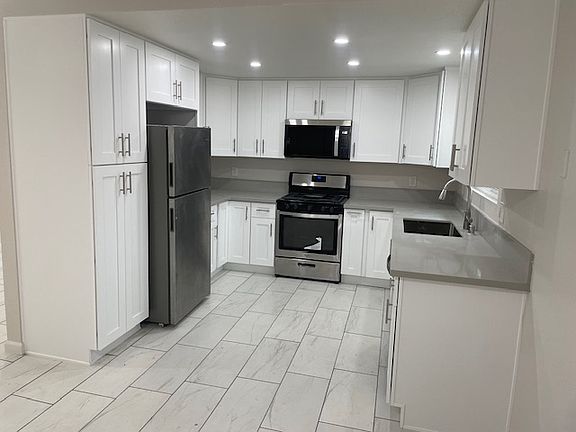 4th image of 1343 Marline Ave