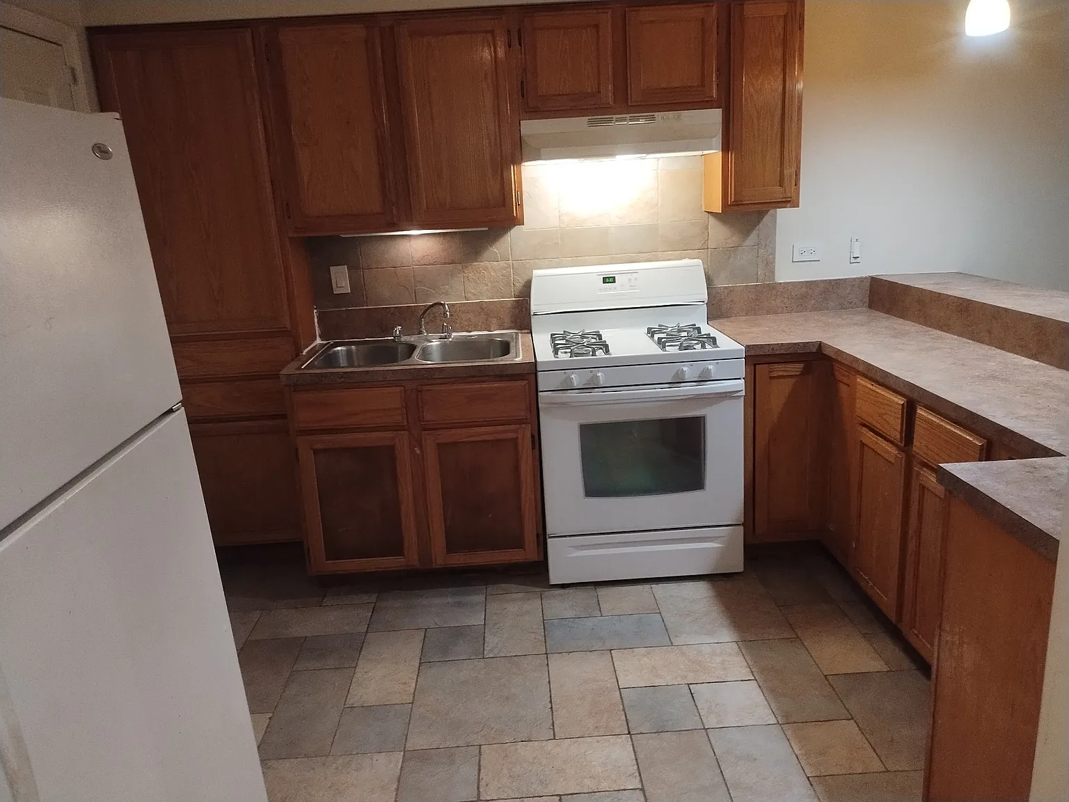 Studio, 650 sqft, $895 — Photo 4