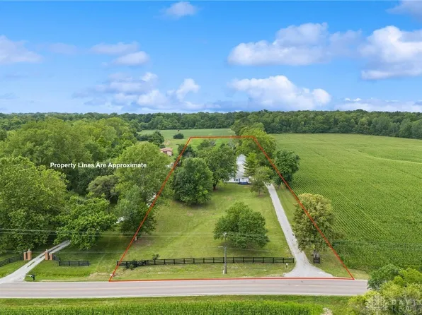 9004 S Palmer Rd, New Carlisle, OH 45344