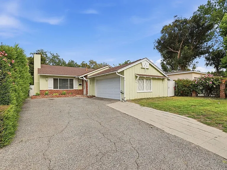 4958 Canoga Ave — Photo 2