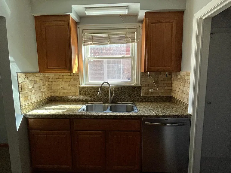 18221 Hanna St — Photo 4