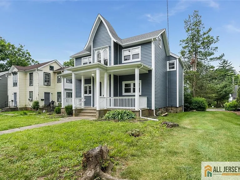 153 Belvidere Ave — Photo 2