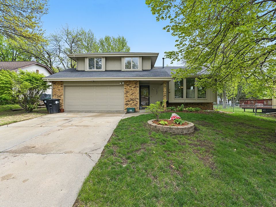 1st image of 1627 N 150th Ct