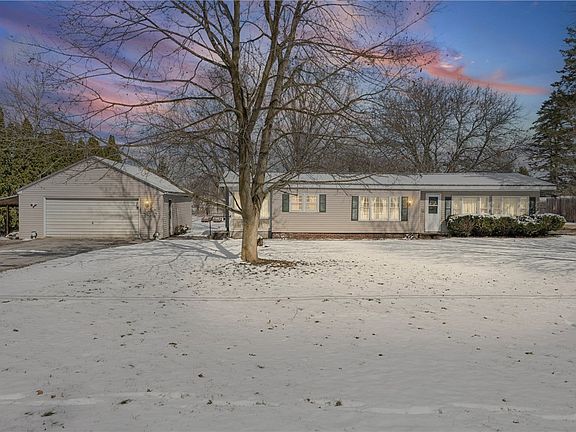 4th image of 998 Pinewood Rd