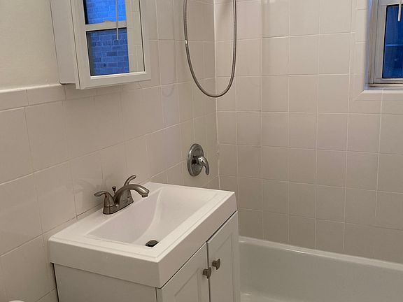 3rd image of 126 Franklin Ave APT 1D