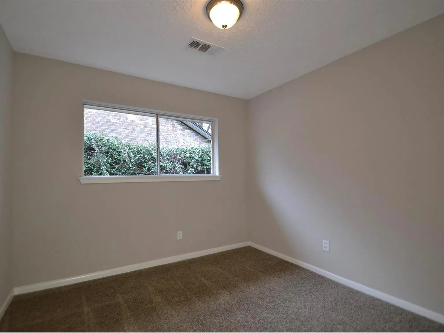 4 bed, 2.0 bath, 1628 sqft, $2,200 — Photo 4