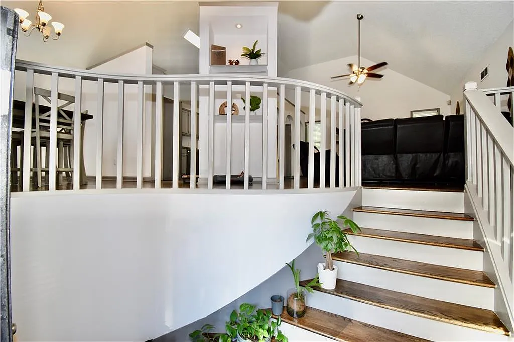 3 bed, 2.0 bath, 1474 sqft, $1,975 — Photo 3
