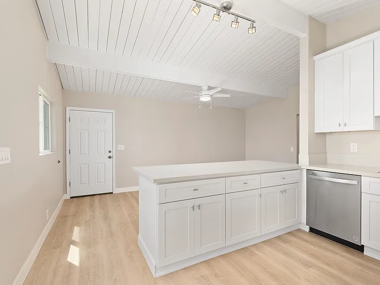 4020 Fond Du Lac Ave — Photo 8