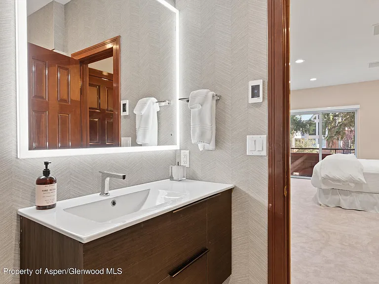 208 S Spring St #1 — Photo 17