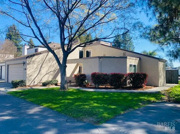 1315 Pinewood Court, Dixon, CA 95620