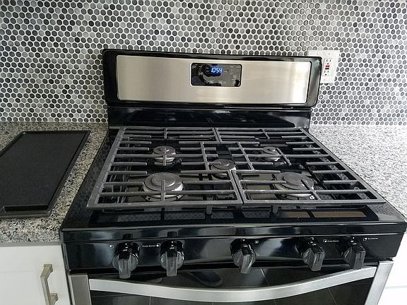 3rd image of 8319 Oak Leaf Dr APT 402