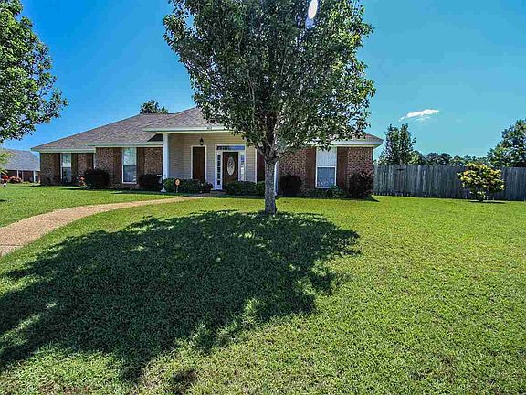3rd image of 801 Pin Oak Pl