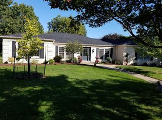 6361 Crow Valley Dr, Bettendorf, IA 52722
