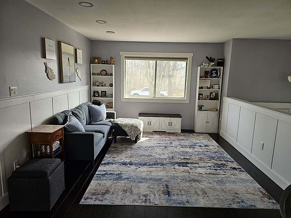 2nd image of 2212 Aurora Dr