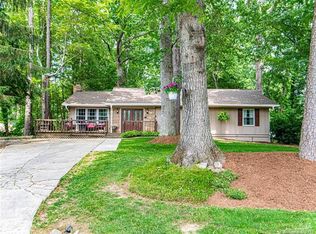 145 Willowbrook Rd, Hendersonville, NC 28792