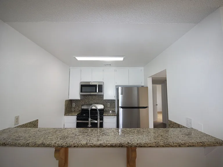 14029 Foothill — Photo 7