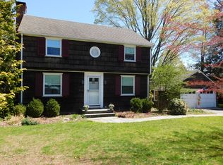 22 Pleasant St, Trumbull, CT 06611