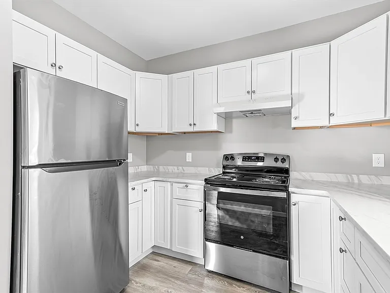 712 Eastern Ave #2 — Photo 2