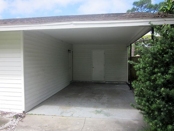 5th image of 2618 38th Ave W