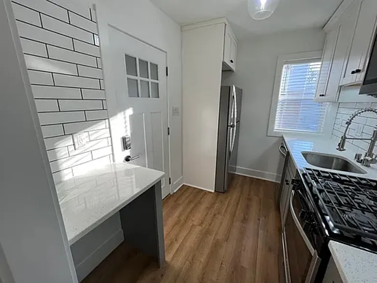 8309-8311 W Dana St — Photo 7