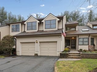 7 Valen Ct, Franklin Lakes, NJ