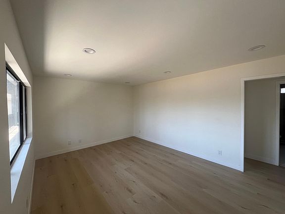 2nd image of 113 N Grand Oaks Ave APT 3