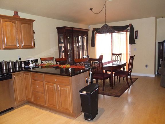 Breakfast bar and dining 