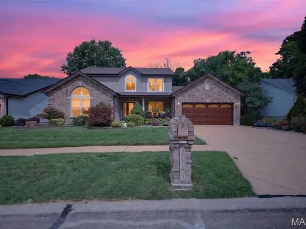 3149 Crystal Lake Dr, Saint Louis, MO 63129