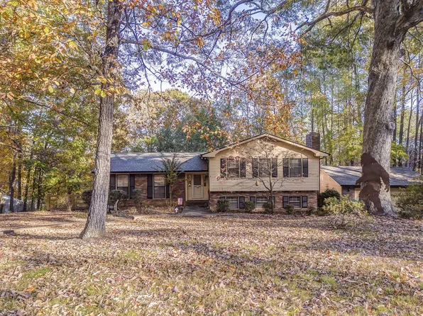 1929 Sourwood Dr, Dalton, GA 30720