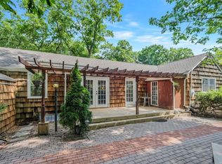 7 Hillside Rd, Stony Brook, NY 11790