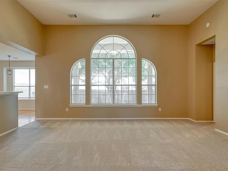 2310 Kristen Ln — Photo 3