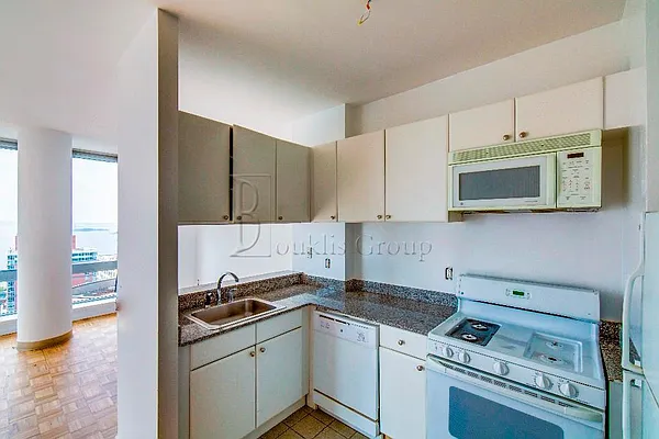 Rented by Bouklis Group | media 5