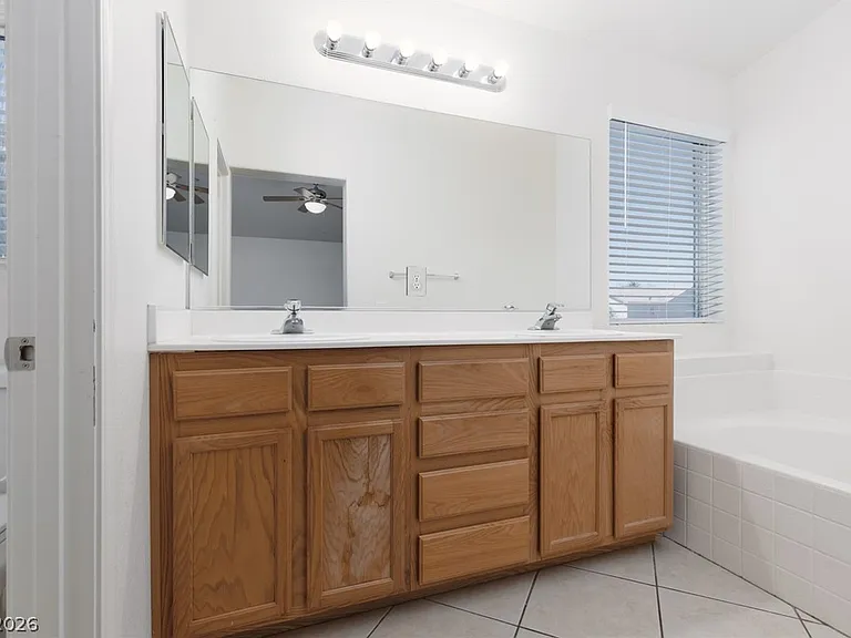 6042 Highland Gardens Dr — Photo 11