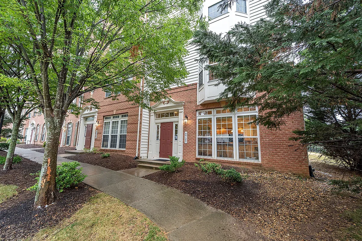 3 bed, 2.5 bath, 1668 sqft, $3,099 — Photo 1