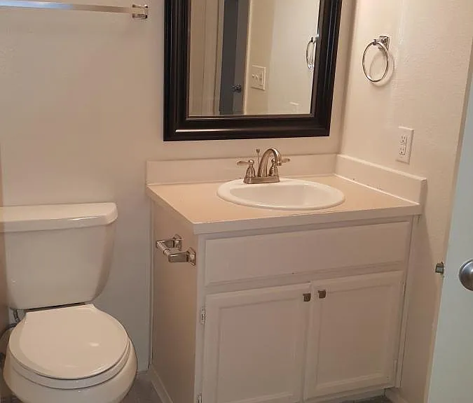 Bath w/New Fixtures & Tile