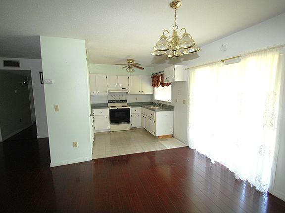 5th image of 1418 Yorkshire St