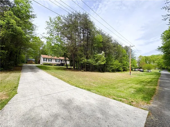 6451 Reidsville Rd, Belews Creek, NC 27009