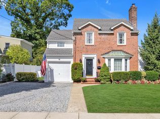 15 E Webster St, Merrick, NY 11566