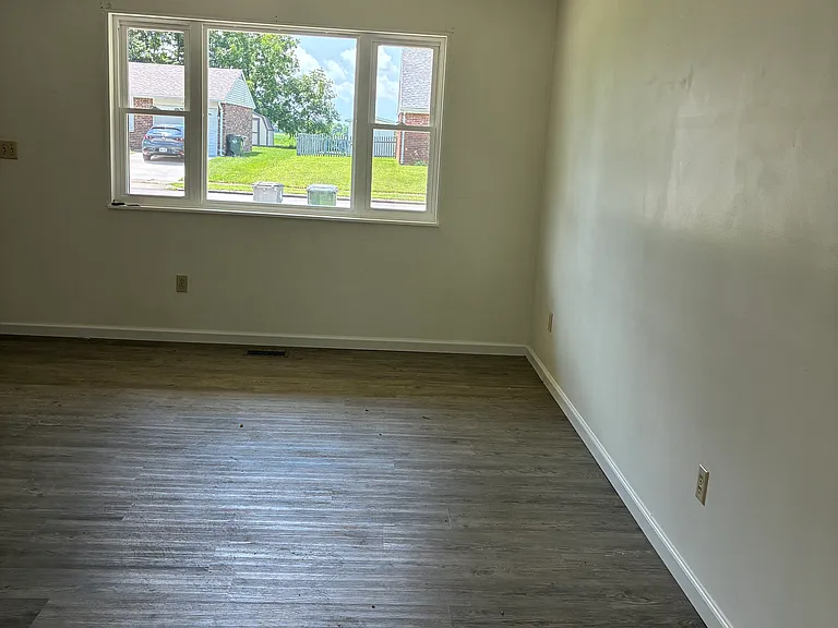 2505 Foxchase Ct W — Photo 3