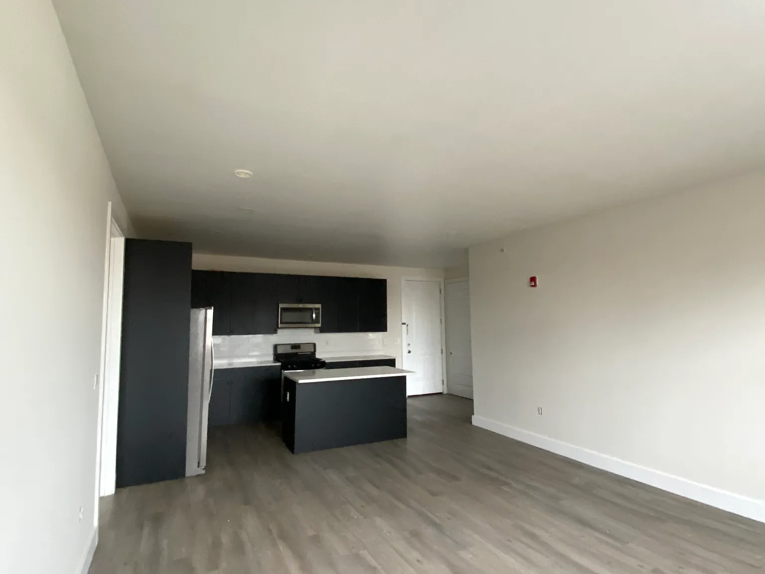 3 bed, 1350 sqft, $3,550 — Photo 4