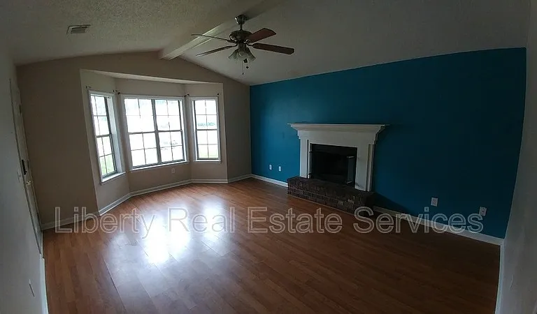 806 Malibu Dr — Photo 4